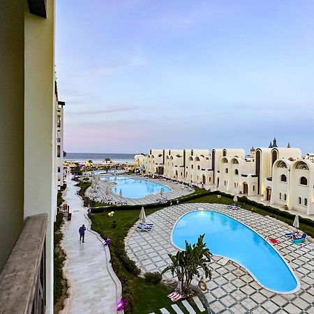Luxury Beachfront Studio- Foreign Nationals Only Hurghada Esterno foto