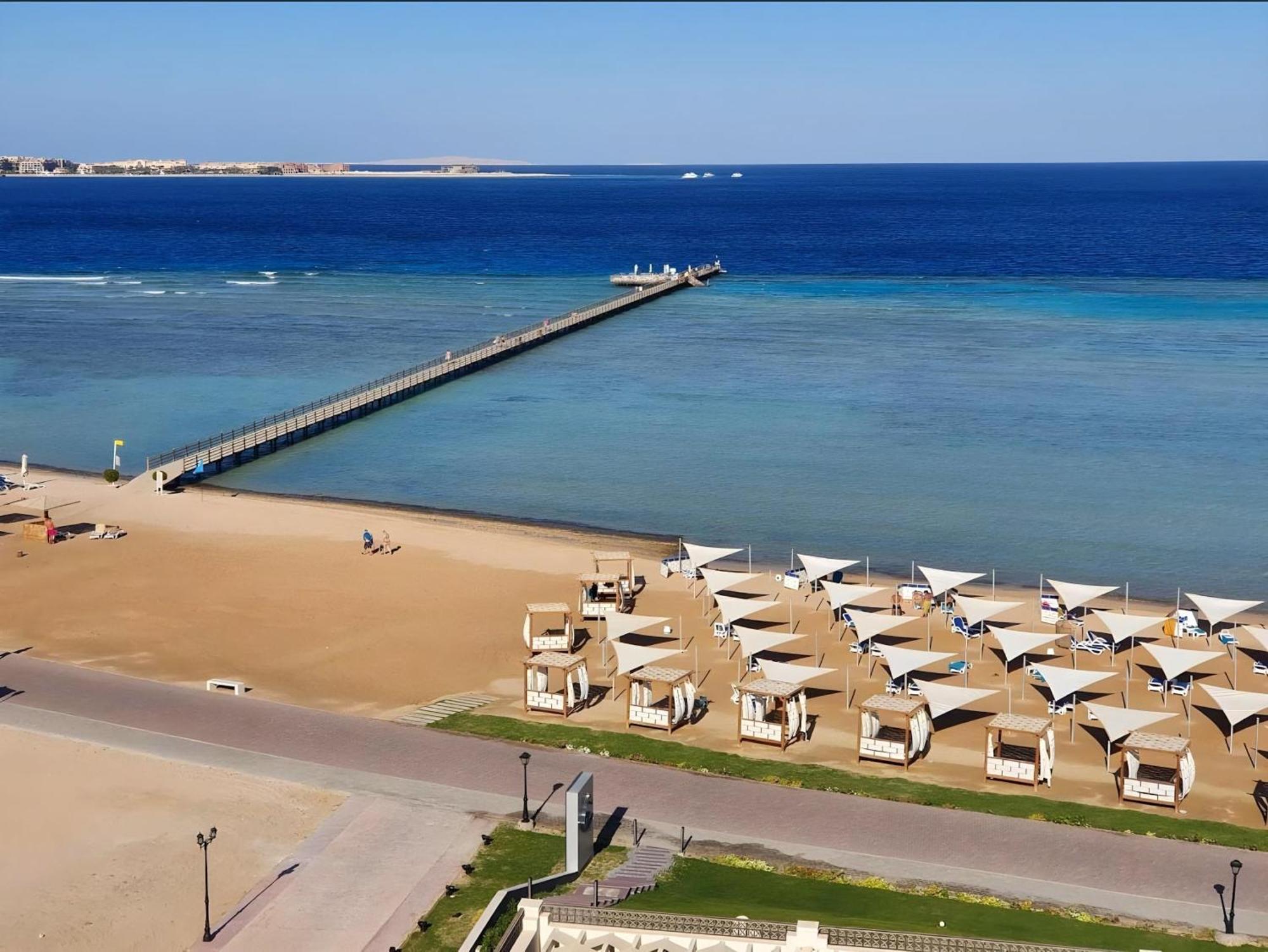 Luxury Beachfront Studio- Foreign Nationals Only Hurghada Esterno foto