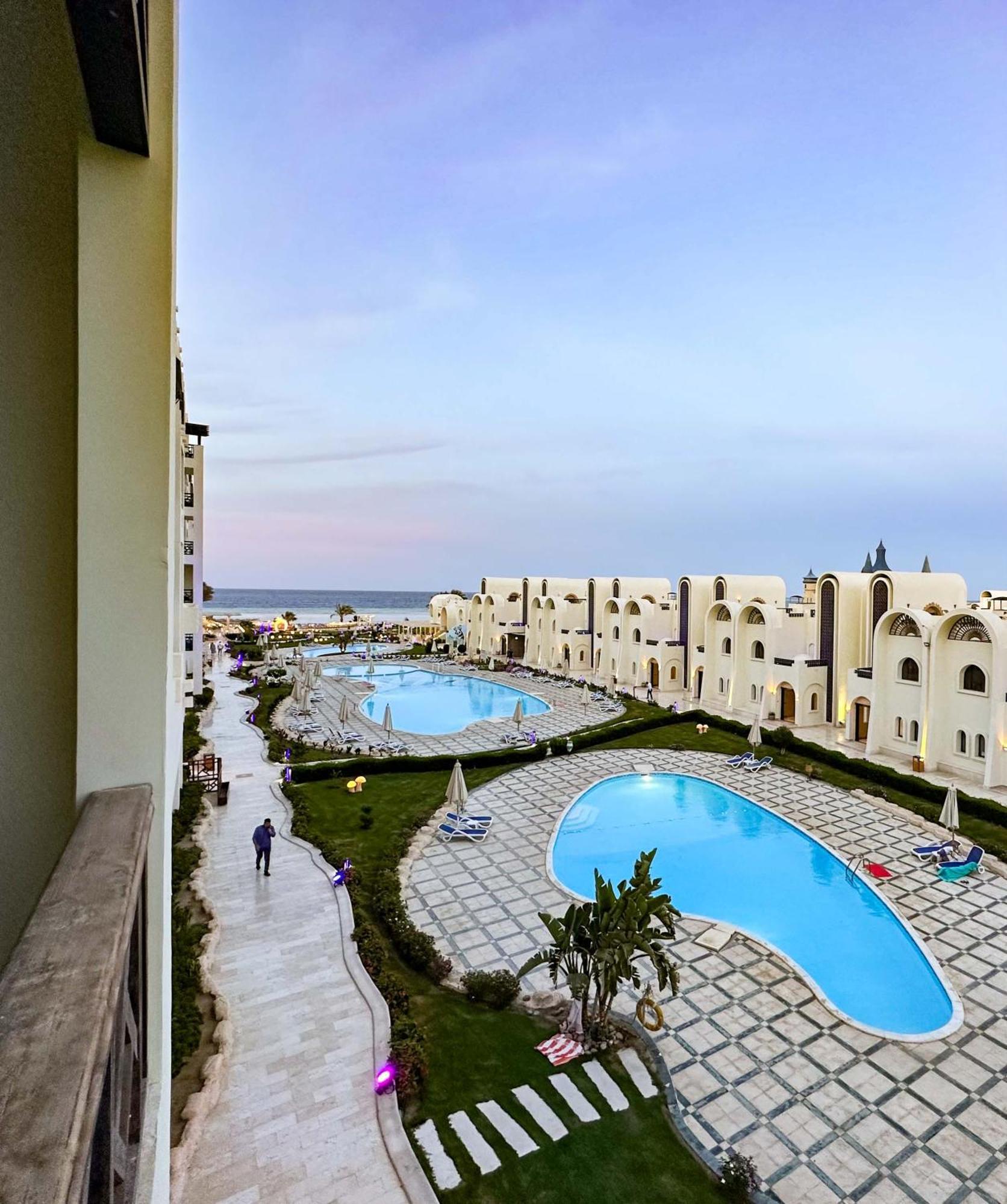 Luxury Beachfront Studio- Foreign Nationals Only Hurghada Esterno foto