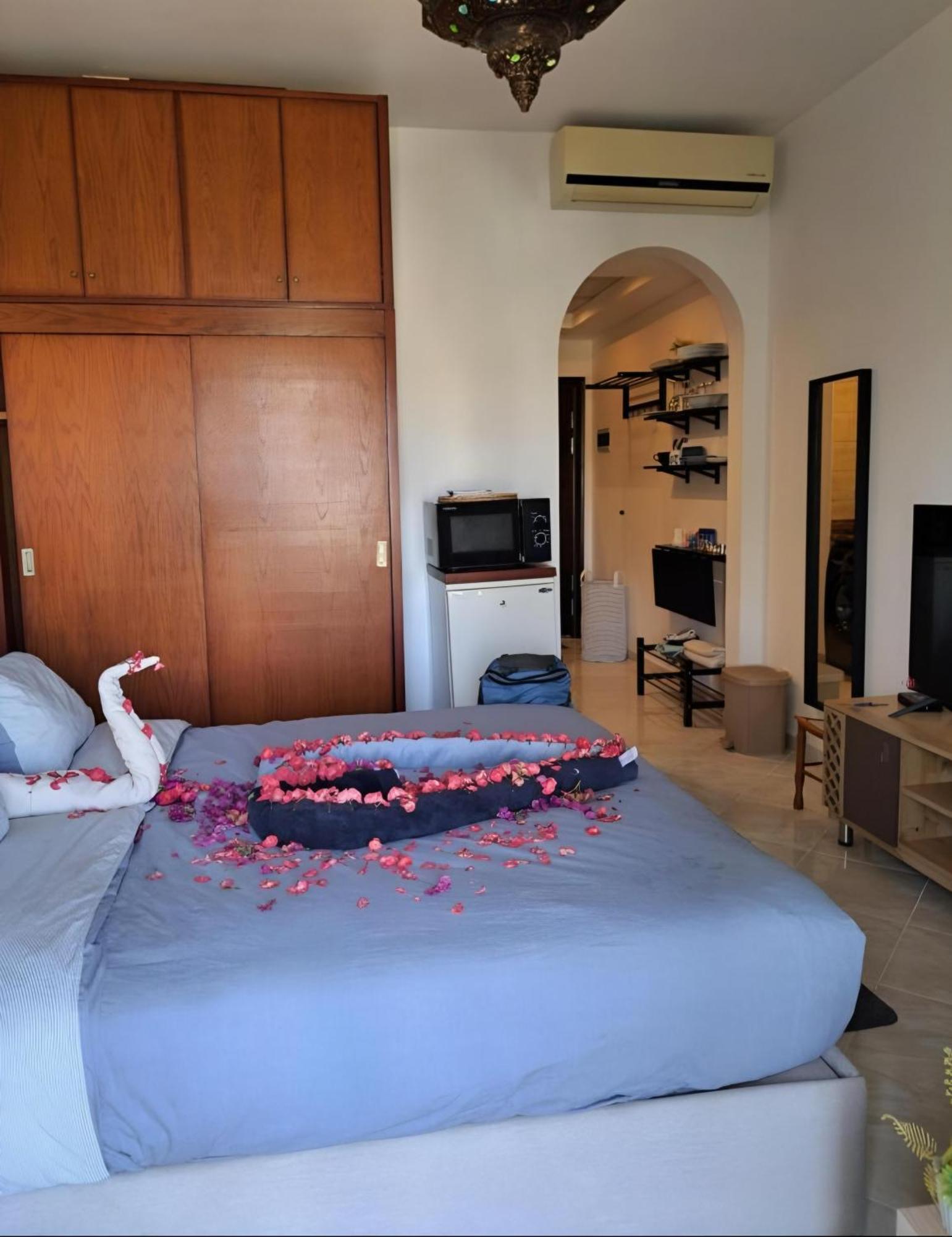 Luxury Beachfront Studio- Foreign Nationals Only Hurghada Esterno foto