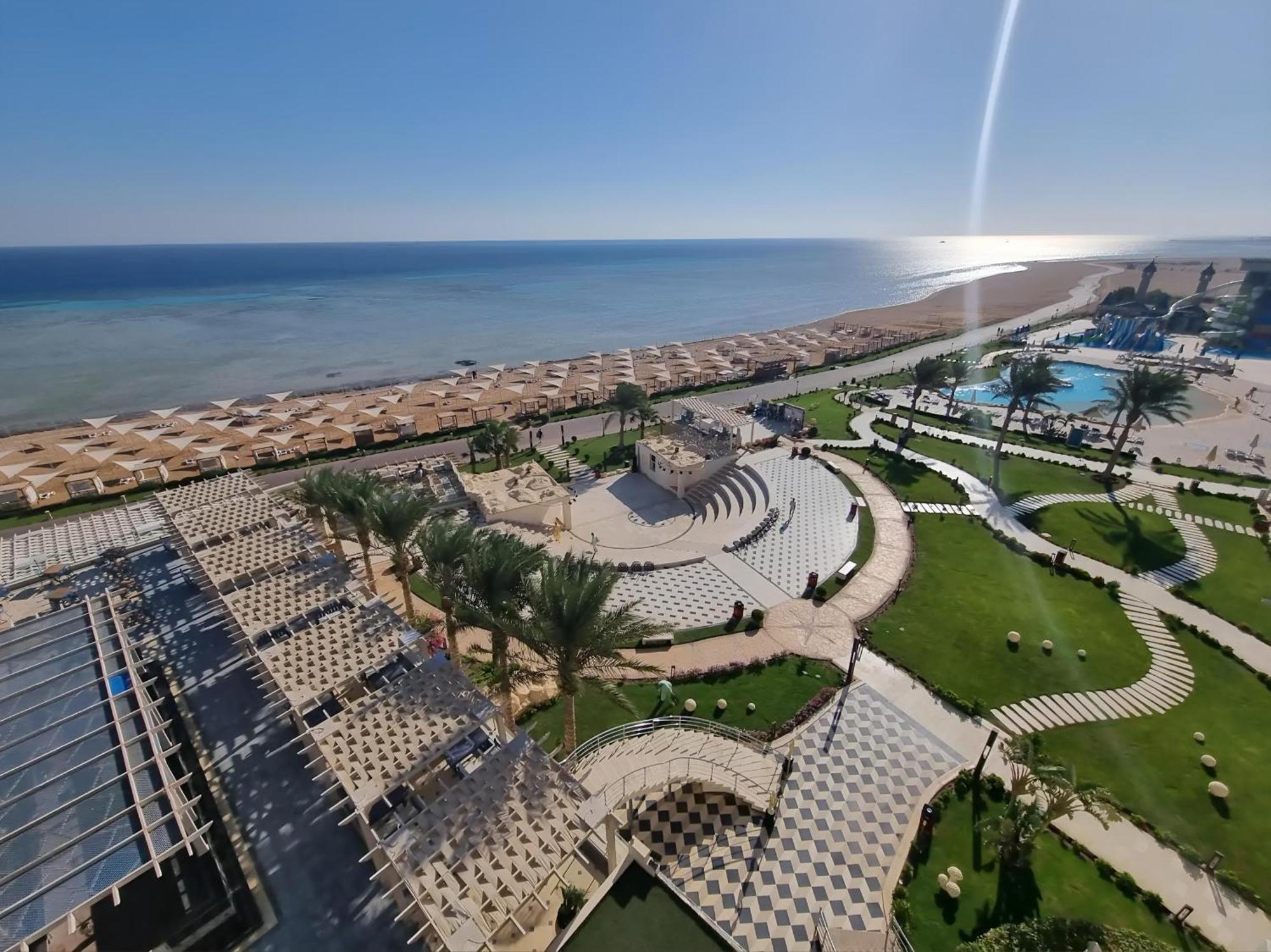 Luxury Beachfront Studio- Foreign Nationals Only Hurghada Esterno foto