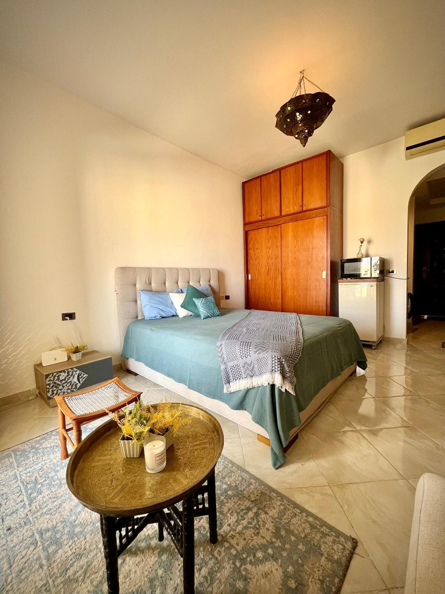 Luxury Beachfront Studio- Foreign Nationals Only Hurghada Esterno foto