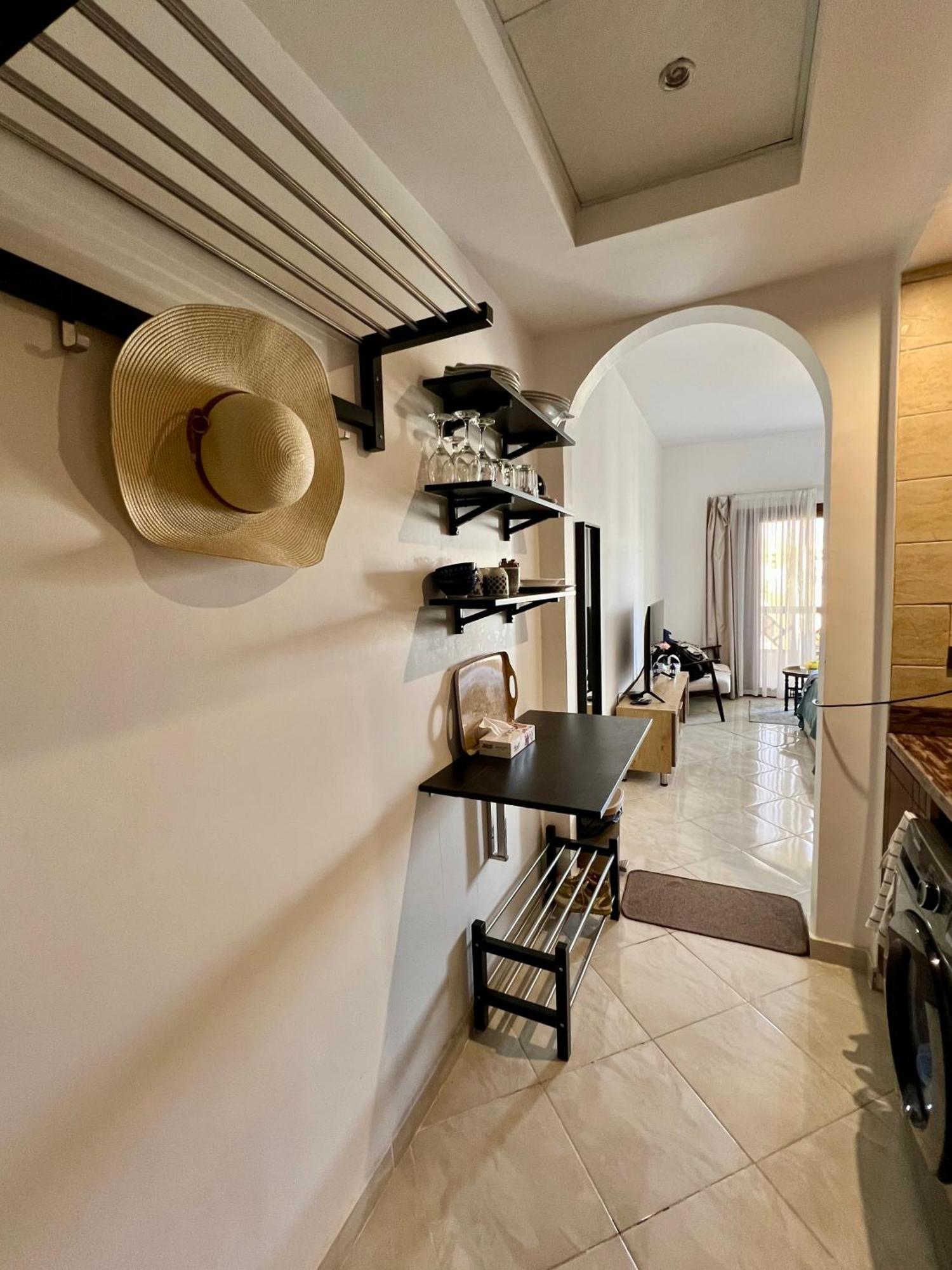 Luxury Beachfront Studio- Foreign Nationals Only Hurghada Esterno foto