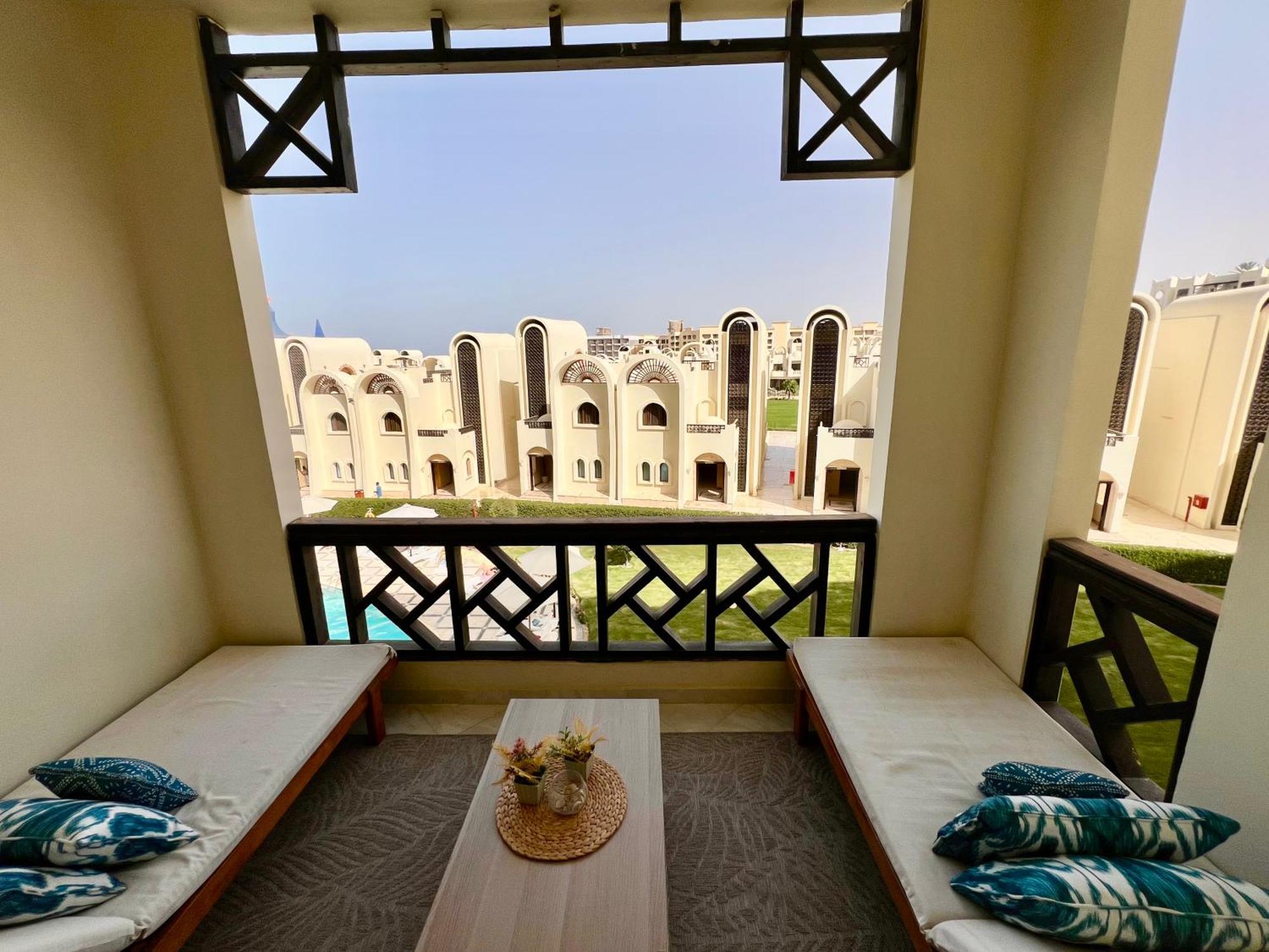 Luxury Beachfront Studio- Foreign Nationals Only Hurghada Esterno foto