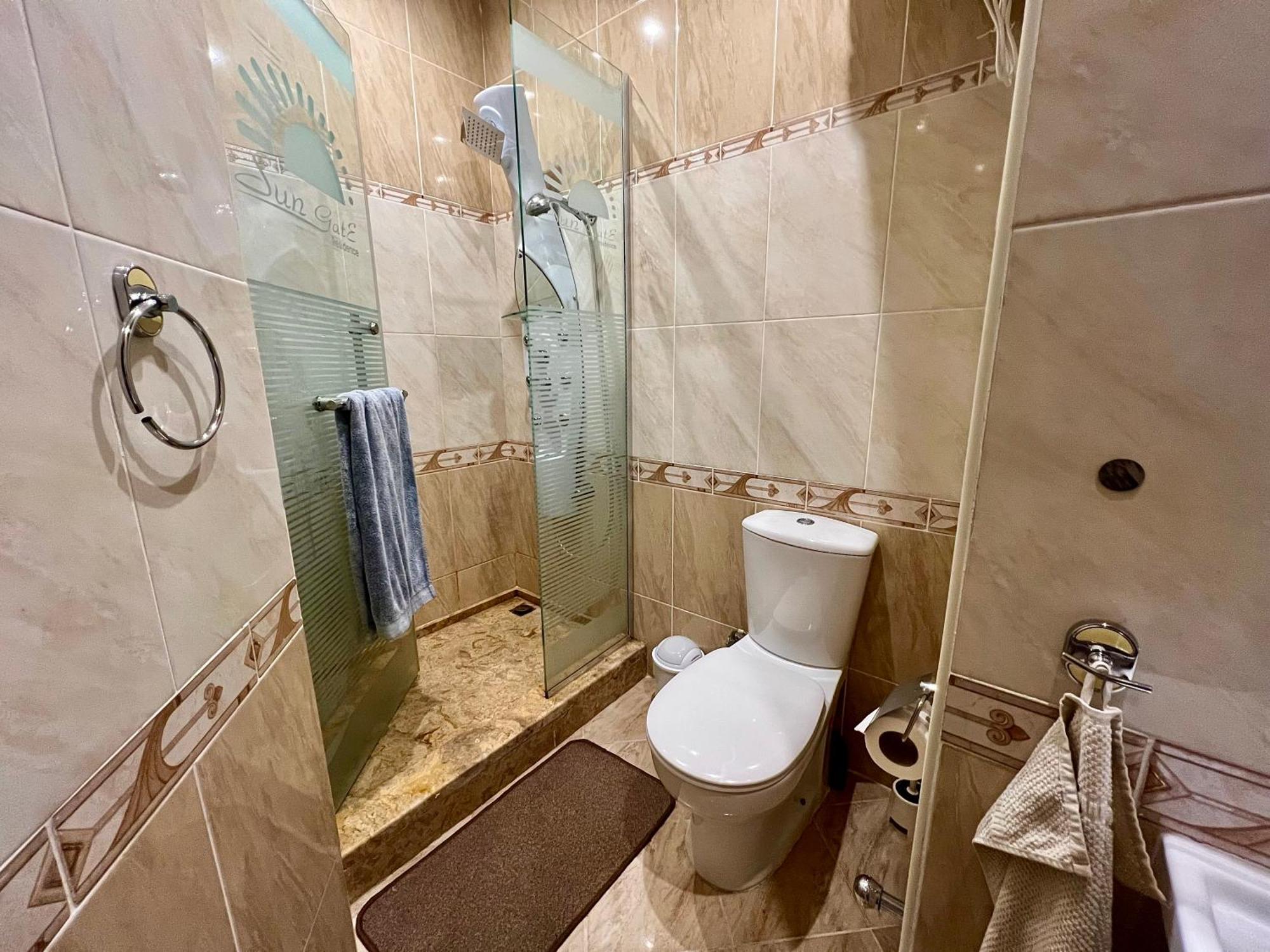 Luxury Beachfront Studio- Foreign Nationals Only Hurghada Esterno foto